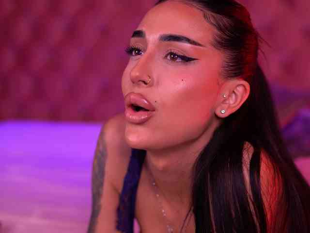 KimNaty webcam