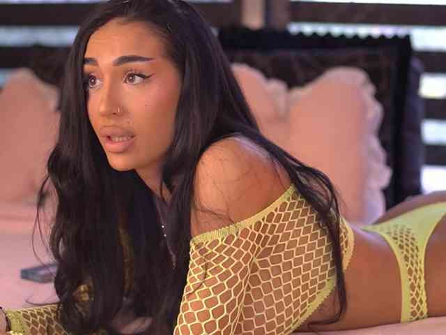 KimNaty webcam