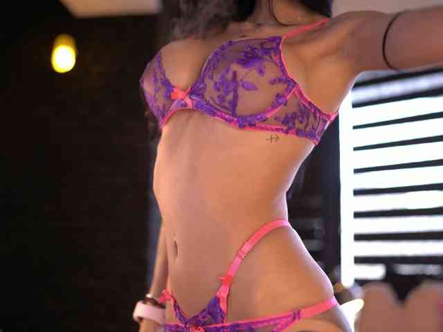 KimNaty webcam