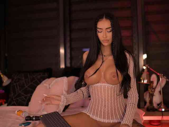 KimNaty webcam