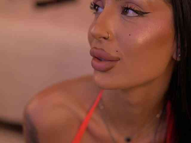 KimNaty webcam