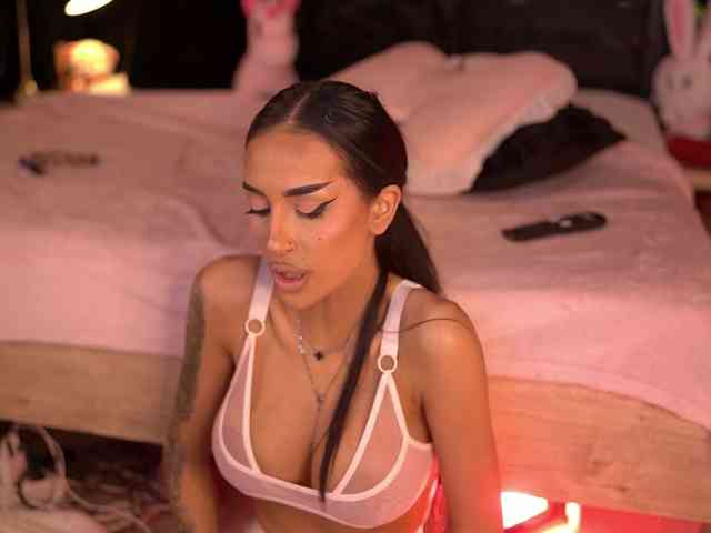 KimNaty webcam