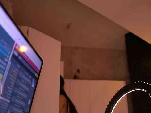 KimNaty webcam