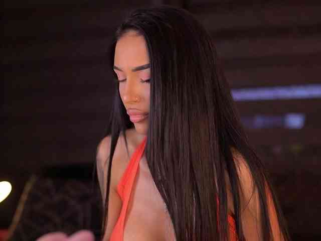 KimNaty webcam