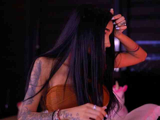 KimNaty webcam