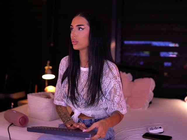 KimNaty webcam