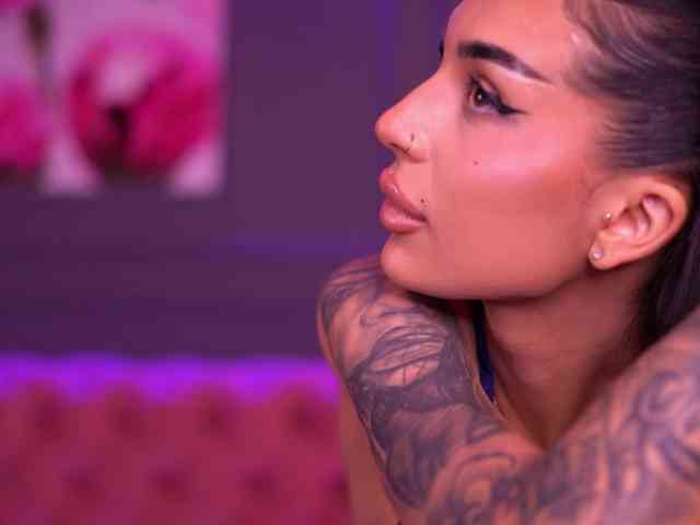 KimNaty webcam