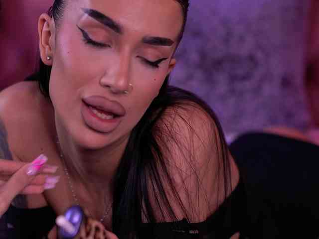 KimNaty webcam