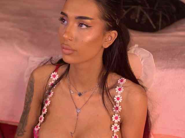 KimNaty webcam