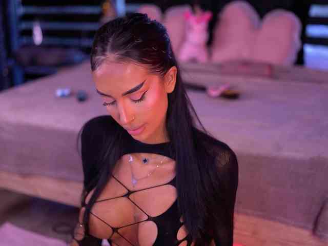 KimNaty webcam