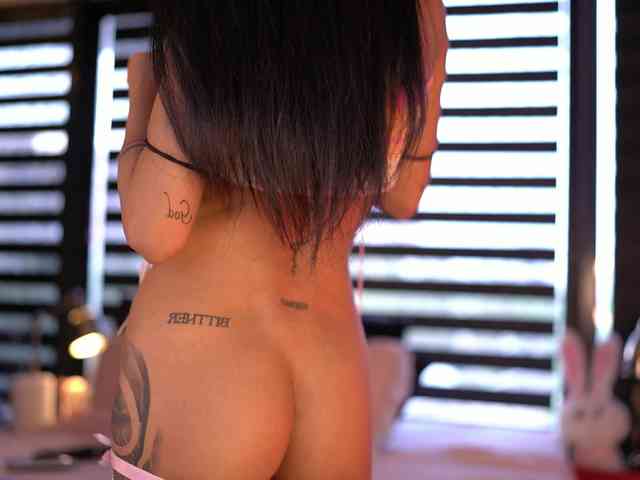 KimNaty webcam