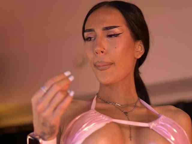 KimNaty webcam