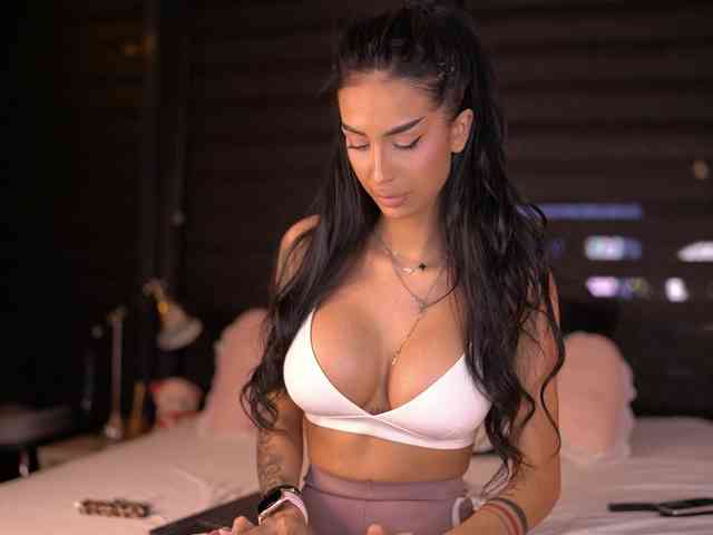 KimNaty webcam