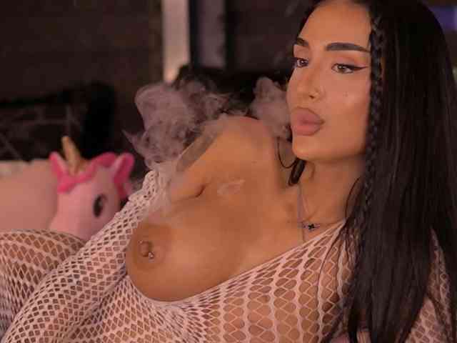 KimNaty webcam