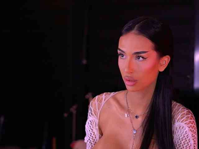 KimNaty webcam