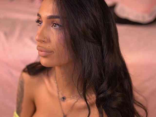 KimNaty webcam