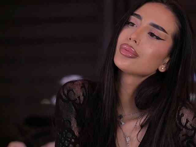 KimNaty webcam