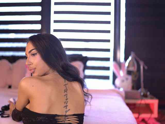 KimNaty webcam