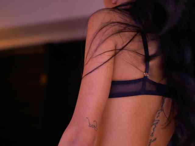 KimNaty webcam