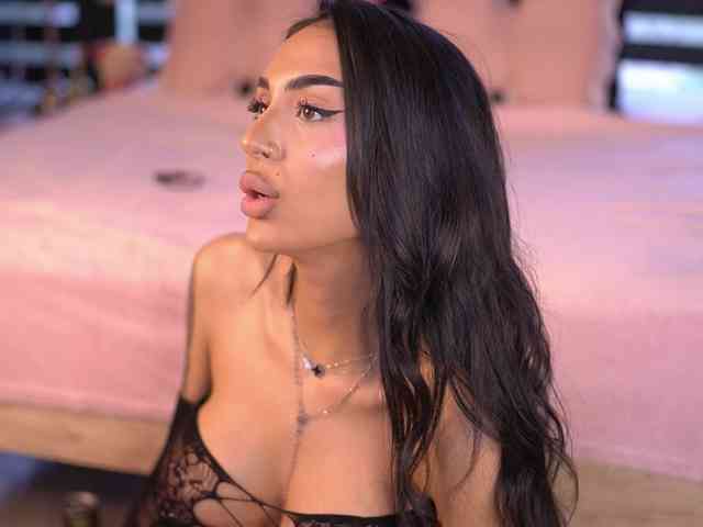 KimNaty webcam