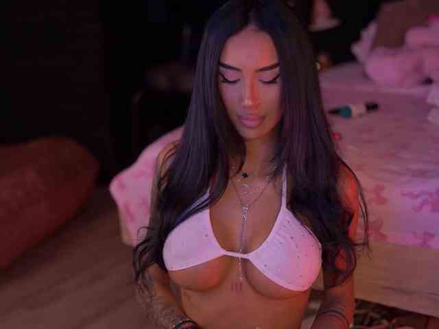 KimNaty webcam