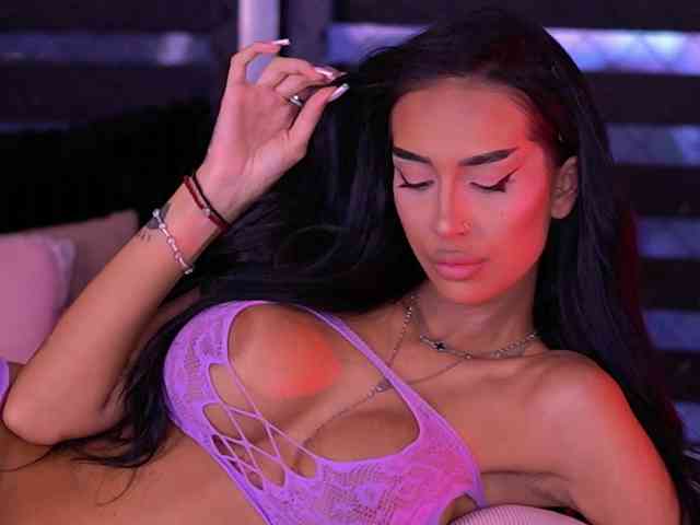 KimNaty webcam