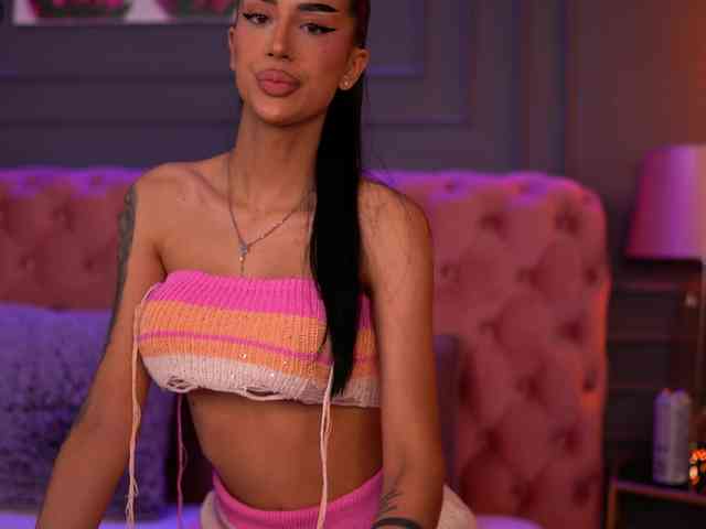 KimNaty webcam