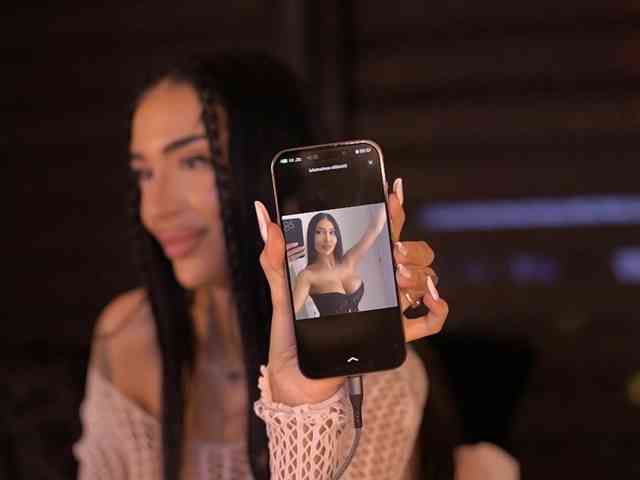 KimNaty webcam