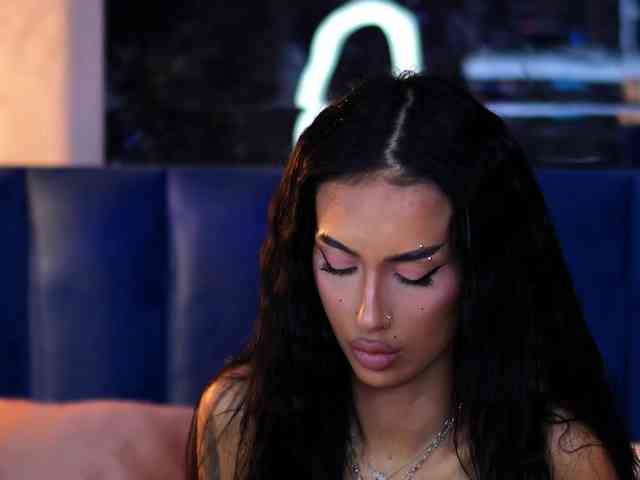 KimNaty webcam