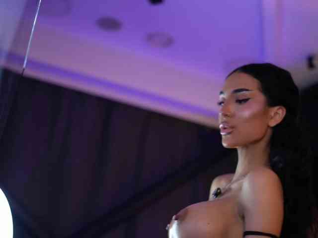KimNaty webcam