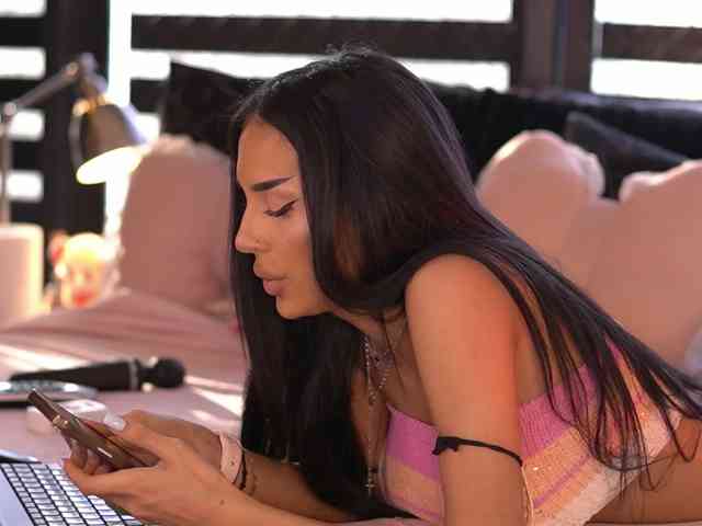KimNaty webcam