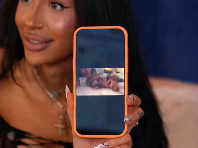 KimNaty webcam
