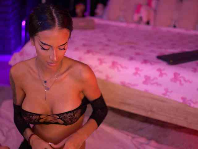 KimNaty webcam