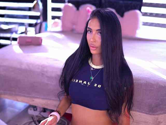 KimNaty webcam