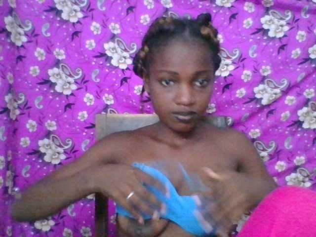 LovelyBlackGirl webcam