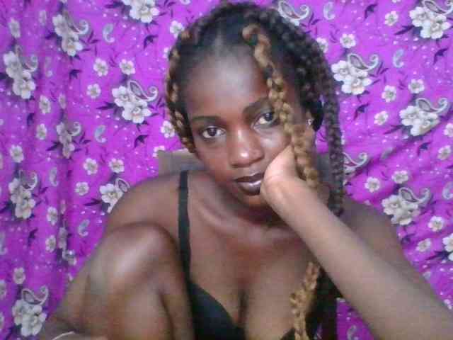 LovelyBlackGirl webcam