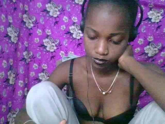 LovelyBlackGirl webcam