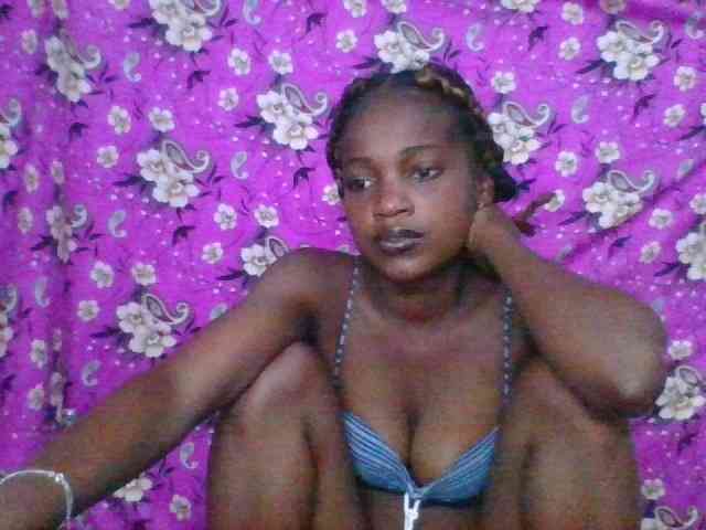 LovelyBlackGirl webcam