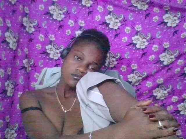 LovelyBlackGirl webcam