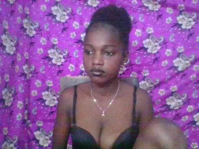 Modèle: LovelyBlackGirl