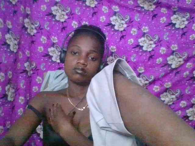 LovelyBlackGirl webcam