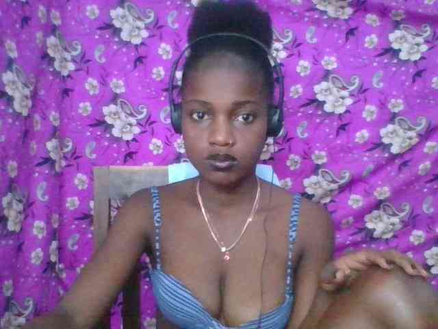 LovelyBlackGirl webcam
