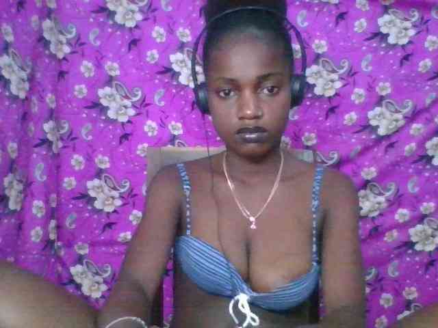 LovelyBlackGirl webcam