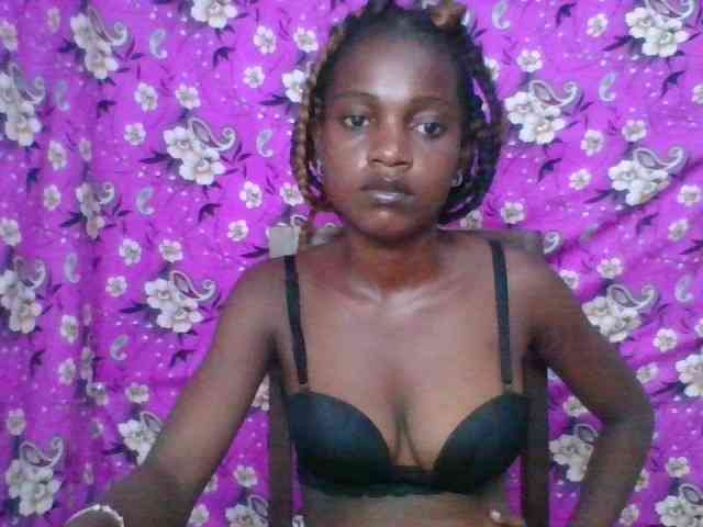 LovelyBlackGirl webcam