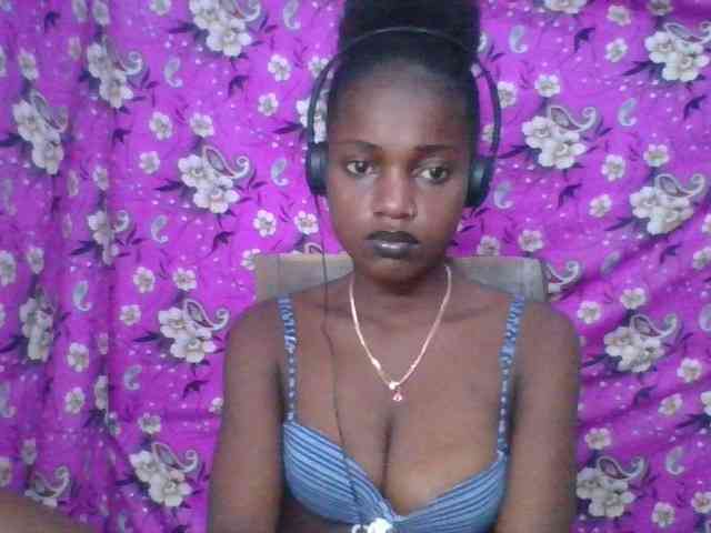 LovelyBlackGirl webcam