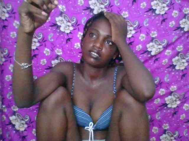 LovelyBlackGirl webcam