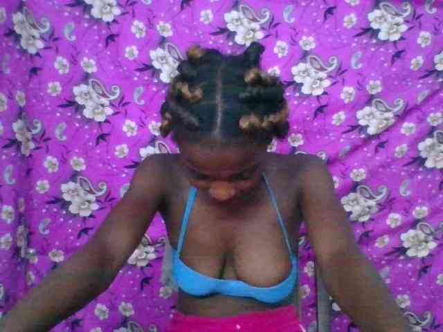 LovelyBlackGirl webcam