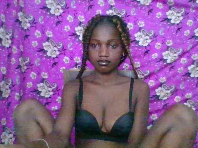 LovelyBlackGirl webcam