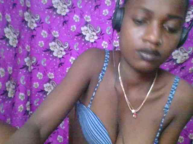 LovelyBlackGirl webcam