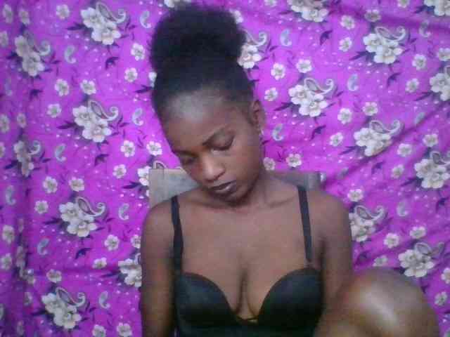 LovelyBlackGirl webcam